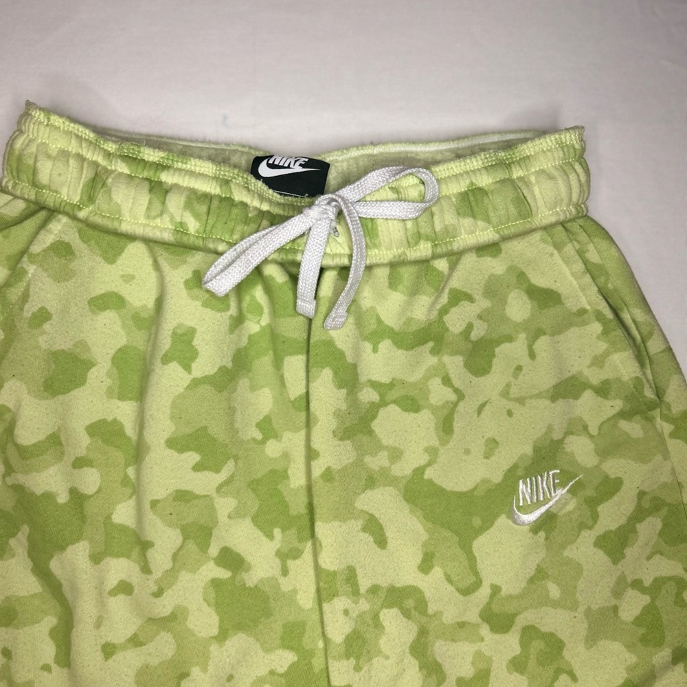 Nike Fleece Knee High Length 9" Shorts Green Camo Men's Size small